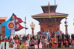 नेकपा एमालेको महाधिवेशनमा मौन धारण गर्दै मञ्चमा आसिन व्यक्तित्वहरू।