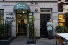 Một tiệm làm đẹp trong khu phố Tàu ở trung tâm thành phố London