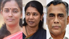 15 நாடாளுமன்ற உறுப்பினர்கள் இடை நீக்கம் - என்ன காரணம்?