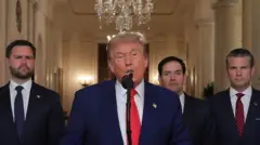 Donald Trump junto al vicepresidente JD Vance (izquierda), el secretario de Estado Marco Rubio y el secretario de Defensa Pete Hegeseth (derecha).