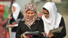 پاکستان، اوپن بُک ایگزامینیشن، انڈیا، کیمبرج، انڈیا