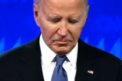 Una foto de primer plano de Joe Biden, durante el debate de 2024
