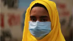 কোভিড-১৯ সংক্রমণ হারের ঊর্ধ্বগতি বিবেচনা করে জনসমাগমপূর্ণ এলাকায় সকলকে মাস্ক পরার জন্য অনুরোধ করা হয়েছে।