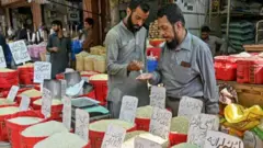 બીબીસી ગુજરાતી પાકિસ્તાન અનાજ પૂર ઘઉં ચોખા પંજાબ બલુચિસ્તાન લોટ મોંઘવારી 