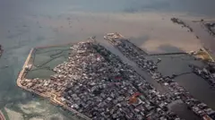 Tanggul laut di utara Pulau Jawa.
