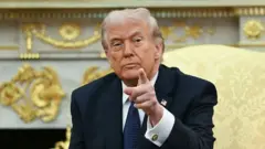 Дональд Трамп в Овальном кабинете