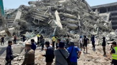 Un rascacielos en construcción se derrumbó en Bangkok, la capital tailandesa.