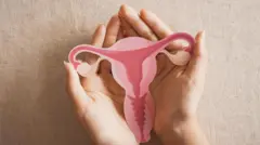 ጭንቀት ከም ኣድሪናሊን ዝኣመሰሉ ሆርሞናት ንምፍራይ ይድርኽ፣ እዚ ድማ ኣካላትና ኣብ ሓደገኛ ኩነታት ከም መከላኸሊ ዝጥቀመሉ ሆርሞን'ዩ።