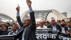 सडक आन्दोलनमा उत्रिएका शिक्षक