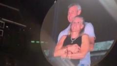 La mujer del video viral del concierto de Coldplay habla por primera vez de los abusos y amenazas que sufrió