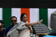 ২১শে জুলাই তৃণমূল কংগ্রেসের সভায় মমতা ব্যানার্জী বাংলাদেশ পরিস্থিতি নিয়ে মন্তব্য করেন