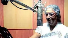 எஸ். ஜானகியின் இசைப் பயணம் எப்படி தொடங்கியது? தமிழில் அவர் பாடிய முதல் பாடல் என்ன?