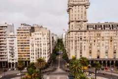 Vista aérea da Avenida 18 de Julho, no Uruguai
