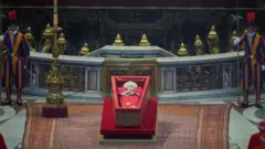 Corpo do papa na Basílica de São Pedro