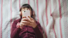 استرالیا استفاده کودکان زیر۱۶ سال از رسانه‌های اجتماعی را ممنوع کرد؛ این تصمیم پس از تصویب سخت‌گیرانه‌ترین قوانین جهان در این زمینه در پارلمان این کشور اتخاذ شد.