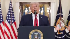 டொனால்ட் டிரம்ப் 