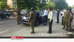  စစ်ကောင်စီတပ်တွေက စစ်ဆင်ရေး ပုံစံတစ်ရပ်အနေနဲ့ စစ်ဆေး ဖမ်းဆီးမှုတွေ လုပ်ခဲ့ပါတယ်။