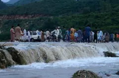 पाकिस्तान का एक बड़ा शहर कराची भी इन दिनों बाढ़ से परेशान है