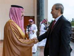 وزير الخارجية السعودي الأمير فيصل بن فرحان وزير الشؤون الخارجية السوري فيصل مقداد 