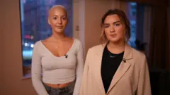 அக்டோபர் மாத இறுதியில் கிரேஸ் (உண்மையான பெயர் அல்ல), மான்செஸ்டரில் உள்ள ஒரு கிளப்பிற்கு வெளியே தனது நண்பரின் 21-வது பிறந்தநாளைக் கொண்டாடிப் புகைப்படம் எடுத்துக் கொண்டிருந்தார். அவருடன் அவரது தங்கை சோஃபியும் (பெயர் மாற்றப்பட்டுள்ளது) இருந்தார். 18 வயதான சோஃபிக்கு அது தான் முதல் கிளப் அனுபவம்.