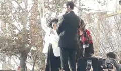 نرگس محمدی در کنار جواد علیکردی، برادر خسرو علیکردی، در مشهد