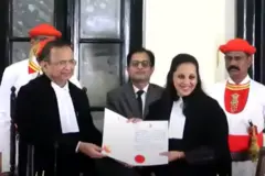 आरती साठे यांनी न्यायाधीशपदाची शपथ घेतली. 
