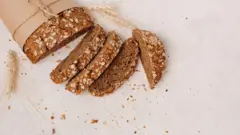 Una hogaza de pan integral