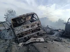 မီးလောင်နေတဲ့ ကားတစ်စင်း 