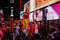 الاحتفالات بعام التنين الخشبي في الصين 