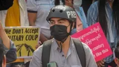 စစ်အာဏာသိမ်း၊ သတင်းထောက် ဖမ်းဆီးခံရ