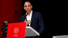 صورة لويس روبياليس في مؤتمر صحفي قبل أيام.