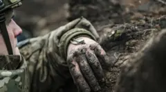 Військові в окопах