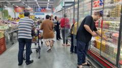 Trabalho no feriado: o que muda para farmácias, supermercados, comércio e outros setores afetados por nova regra em vigor