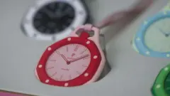 royal pop swatch saatleri farklı renklerde sergilenmiş