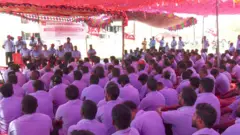 சாம்சங் இந்தியா நிறுவனத்துக்கு எதிராக தொழிலாளர்கள்