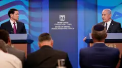 رئيس الوزراء الإسرائيلي بنيامين نتنياهو ووزير الخارجية الأمريكي ماركو روبيو في مؤتمر صحفي عقب لقاء جمعهما في مكتب نتنياهو بالقدس 