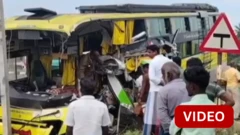 ஆம்னி பேருந்துகள் மோதி விபத்து - 3 பேர் பலி