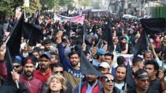 নির্বাচনের পর গত দশ দিনে সারা দেশে দু’দফায় কালো পতাকা মিছিল করতে দেখা গেছে বিএনপিকে