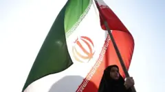 ایرانی قیادت امریکہ کے ساتھ طے پانے والے معاہدے کو پسپائی کے بجائے مزاحمت اور کامیابی کا نتیجہ ثابت کرنے کی کوشش کر رہی ہے