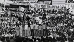 Protesto pela anistia de perseguidos pela ditadura militar em 1979, no Rio de Janeiro