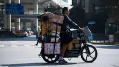 电动自行车：广州率先求解“电鸡围城”，最严新规能否根治交通乱象