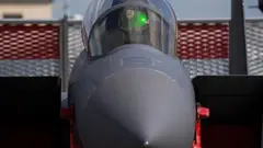 सन् २०२५को प्यारिस एअर शो मा देखिएको एफ-१५ई लडाकु विमान (फाइल फोटो)