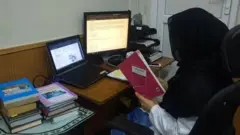 ما يقرب من 5 آلاف طبيبة في طي النسيان بسبب منع طالبان لهن من خوض امتحان طبي رئيسي