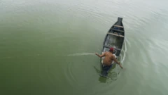 পাশপাশের এলাকার অসংখ্য মানুষ হাওরের মাছ মেরে জীবিকা নির্বাহ করেন