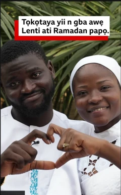 Aworan tọkọtaya Williams. wọn joko tia ara wọn, wọn wọ aṣọ fun.