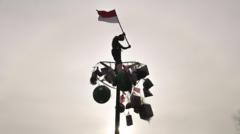 hut-ri-ke-80-potret-perayaan-kemerdekaan-dan-pengibaran-bendera-merah-putih-di-seluruh-negeri