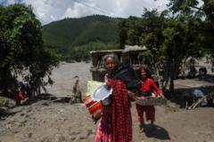 'Anggota keluarga saya tersapu banjir di depan mata saya' – Fakta-fakta banjir dan longsor di Nepal yang tewaskan ratusan orang