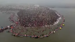 Snimak iz vazduha: Milioni ljudi na najvećem svetskom verskom festivalu u Indiji