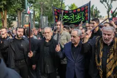مسعود پزشکیان، شاه‌حسین گویان در مراسم تاسوعا
