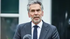 Dik Shof premijer Holandije za govornicom